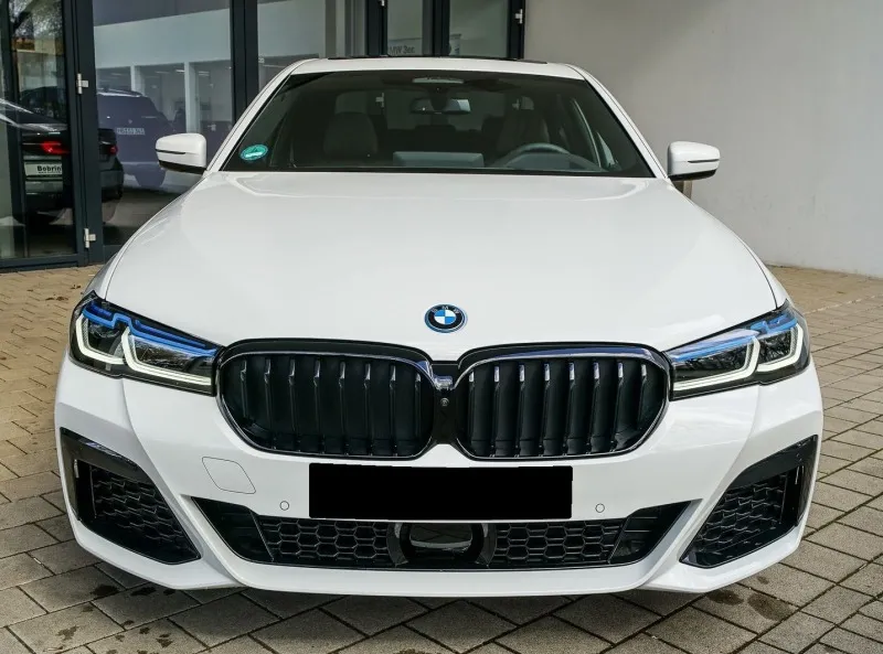 BMW 530 e xDrive M-Sport =Exclusive= Individual Гаранция Image 2